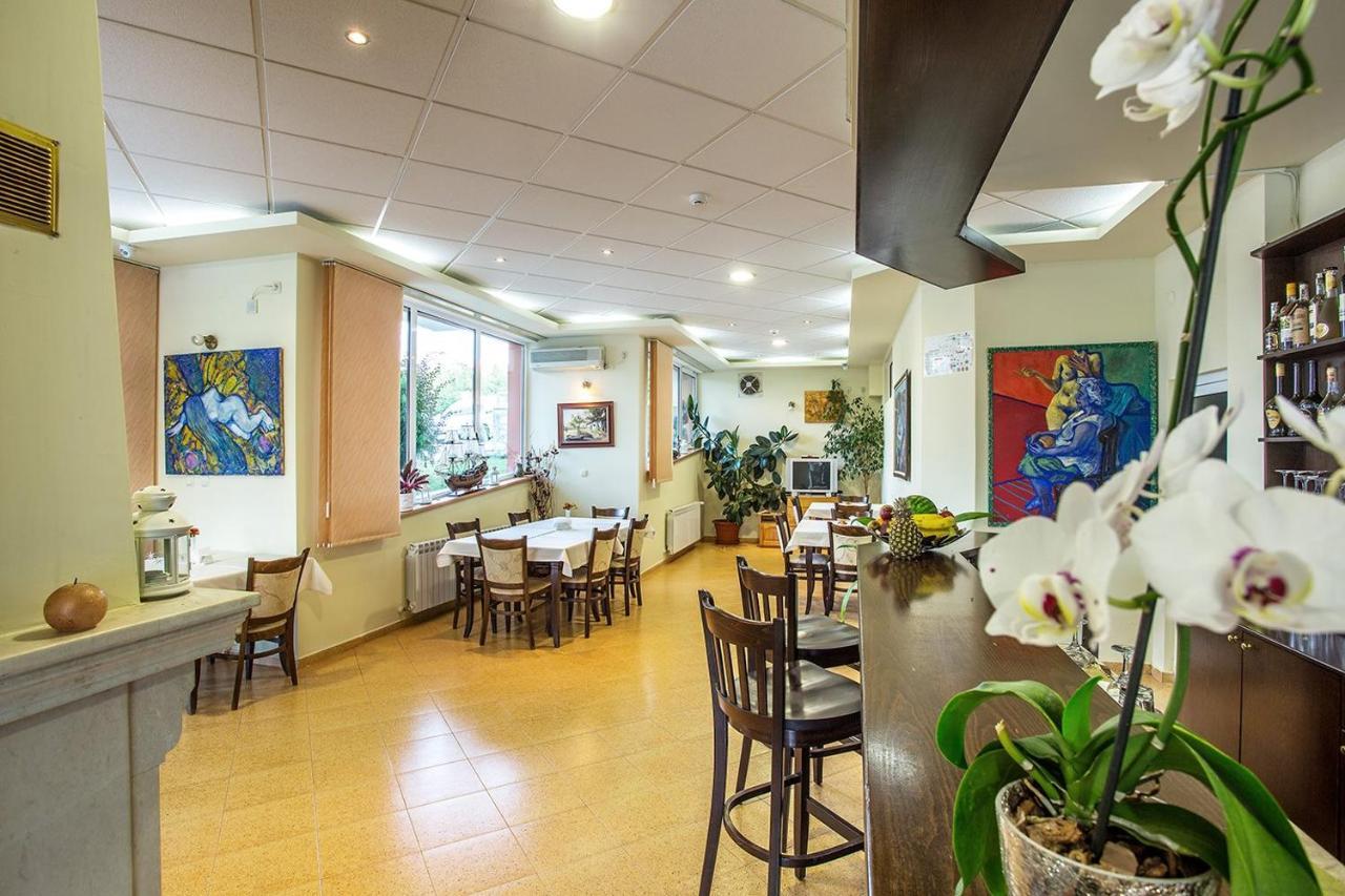 Hotel Saint Konstantin Glavatartsi Bagian luar foto