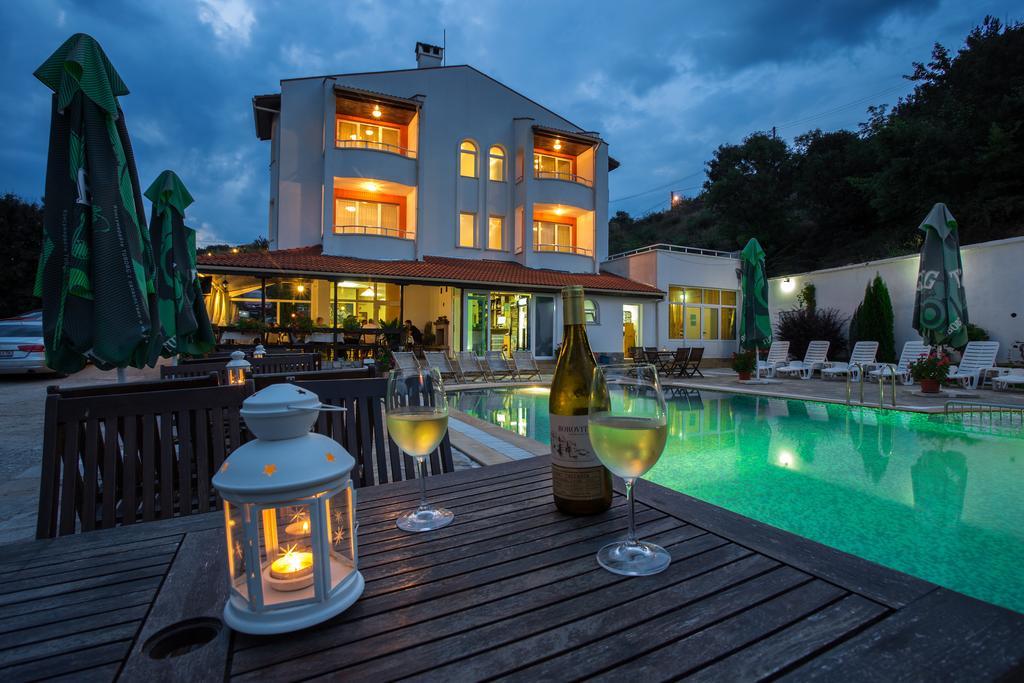 Hotel Saint Konstantin Glavatartsi Bagian luar foto